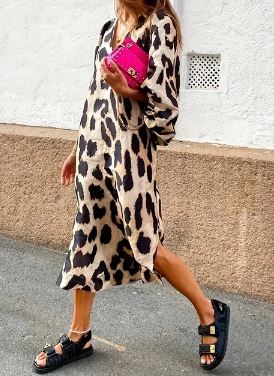 LP | Elegante abito lungo con stampa leopardata e scollatura a V