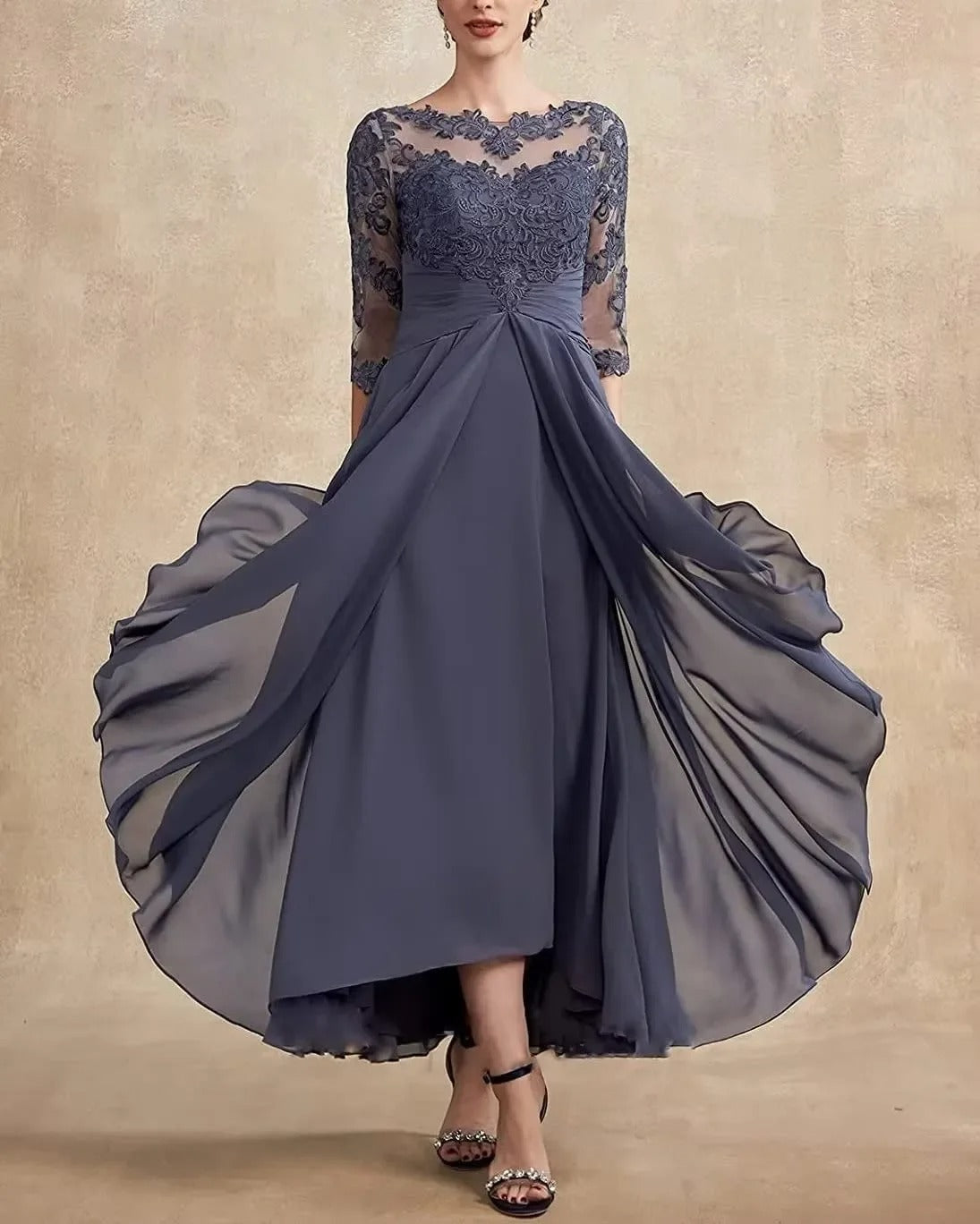 LP | Maxi abito in chiffon con maniche trasparenti di lunghezza midi