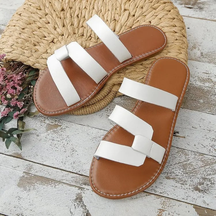LP | Sandali piatti con retro aperto e decorazione a fibbia